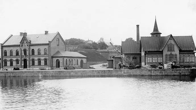 Tullhuset och det gamla varmbadhuset, historisk bild från 1910-1919.