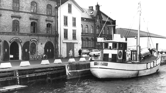Historisk bild från Varbergs hamn, taget på 1970-talet.