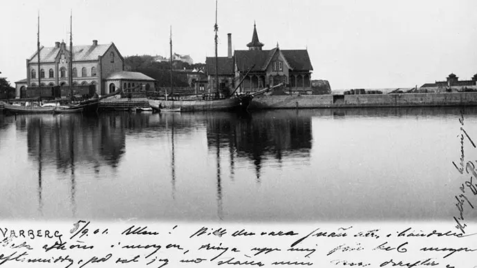 Gammalt vykort från 1901 som visar Tullhuset och det gamla varmbadhuset.